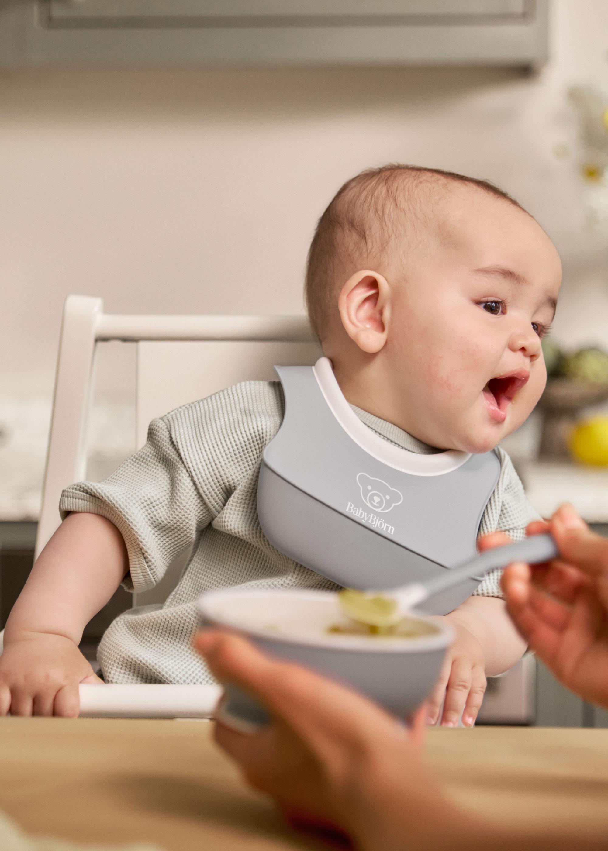 Baby Feeding set in with feeding spoon, bowl and small bib - BabyBjörn